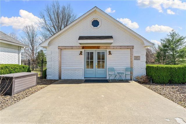 5203 S Pleasant Lane, Rogers, AR 72758