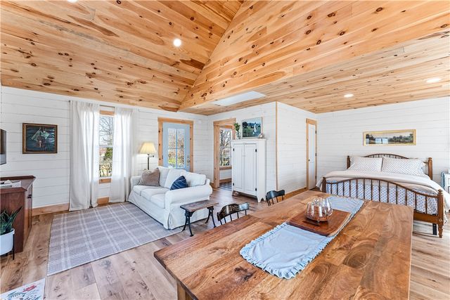 5203 S Pleasant Lane, Rogers, AR 72758