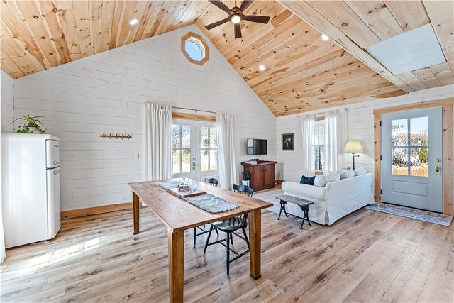 5203 S Pleasant Lane, Rogers, AR 72758