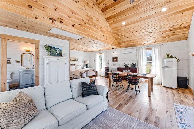 5203 S Pleasant Lane, Rogers, AR 72758