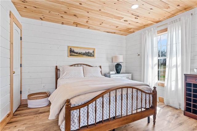 5203 S Pleasant Lane, Rogers, AR 72758