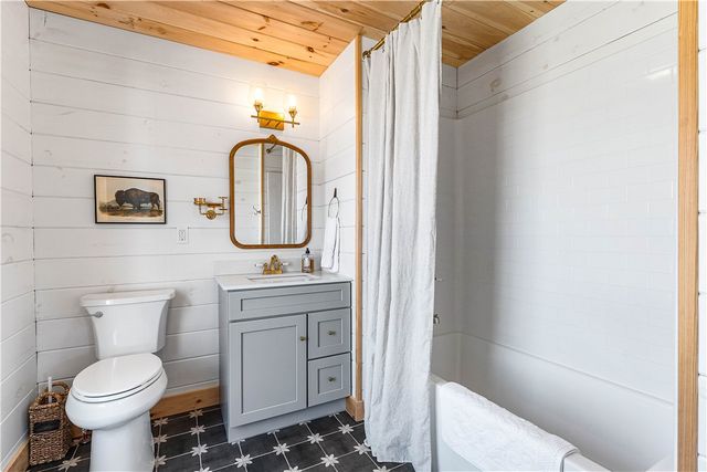 5203 S Pleasant Lane, Rogers, AR 72758