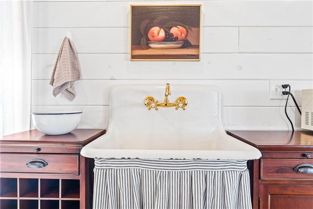 5203 S Pleasant Lane, Rogers, AR 72758