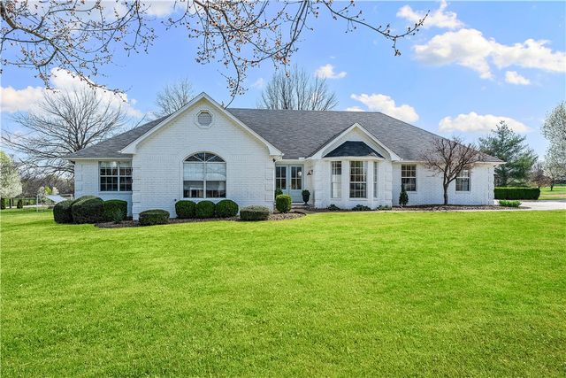 5203 S Pleasant Lane, Rogers, AR 72758