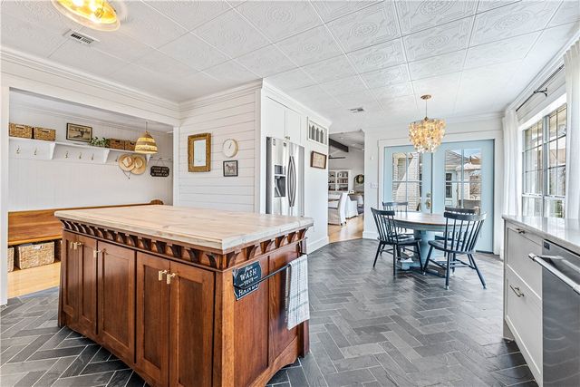 5203 S Pleasant Lane, Rogers, AR 72758