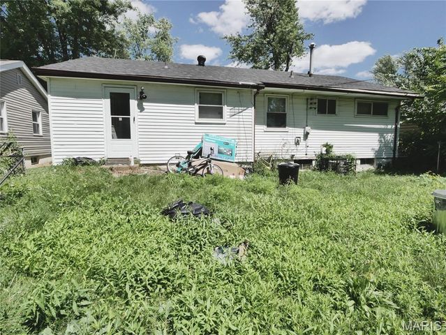 10113 Crown Point Drive, St Louis, MO 63136