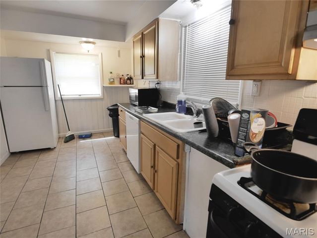10113 Crown Point Drive, St Louis, MO 63136
