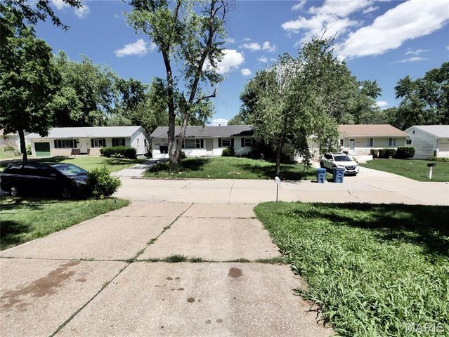 10113 Crown Point Drive, St Louis, MO 63136