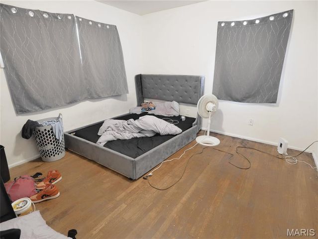 10113 Crown Point Drive, St Louis, MO 63136
