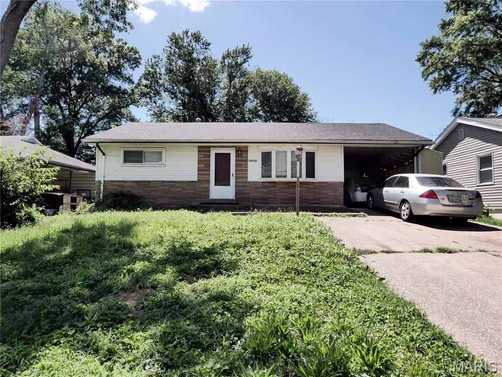10113 Crown Point Drive, St Louis, MO 63136