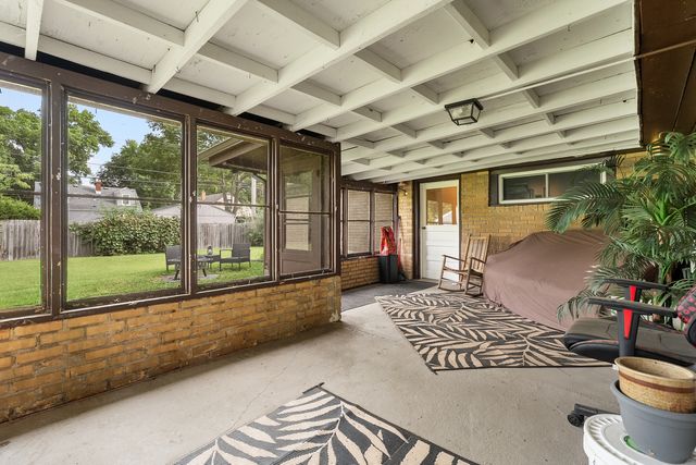 2221 SHARON Avenue, Rockford, IL 61103