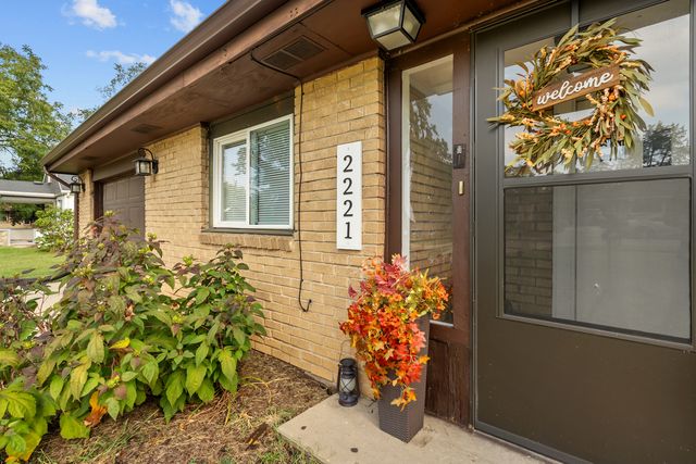 2221 SHARON Avenue, Rockford, IL 61103