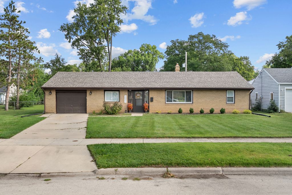 2221 SHARON Avenue, Rockford, IL 61103
