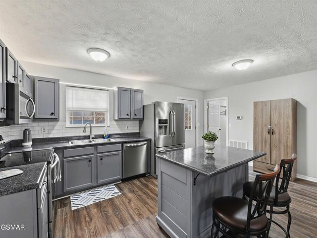 1916 Big Chiefs Skyview Drive, Sevierville, TN 37876