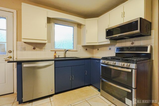 3 E Charles Court, Edison, NJ 08820