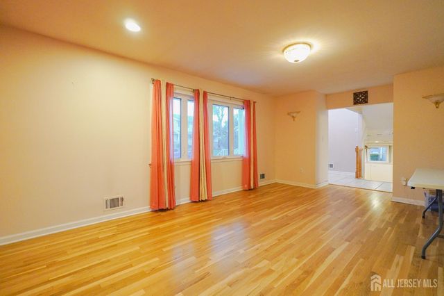 3 E Charles Court, Edison, NJ 08820