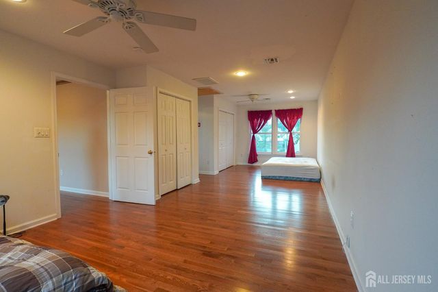 3 E Charles Court, Edison, NJ 08820