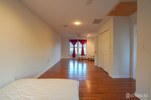 3 E Charles Court, Edison, NJ 08820