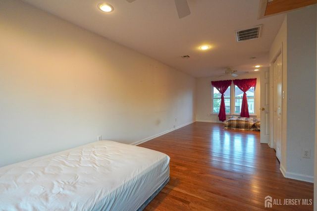 3 E Charles Court, Edison, NJ 08820