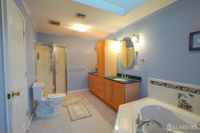 3 E Charles Court, Edison, NJ 08820