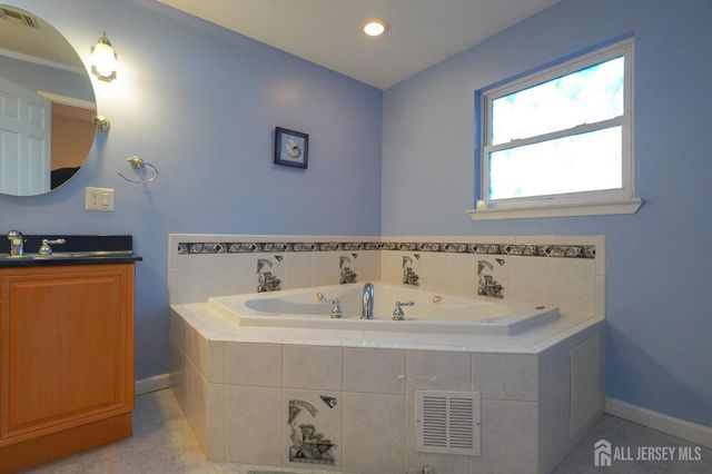 3 E Charles Court, Edison, NJ 08820