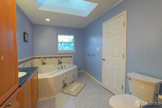 3 E Charles Court, Edison, NJ 08820