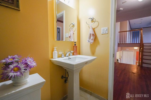 3 E Charles Court, Edison, NJ 08820