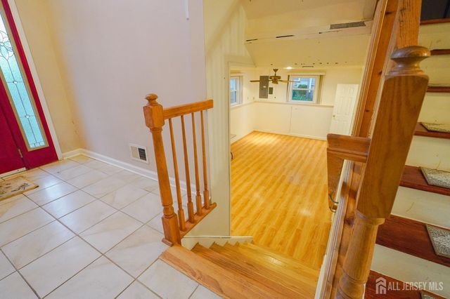 3 E Charles Court, Edison, NJ 08820
