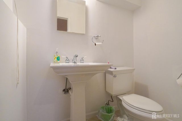 3 E Charles Court, Edison, NJ 08820