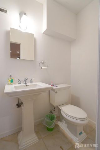 3 E Charles Court, Edison, NJ 08820