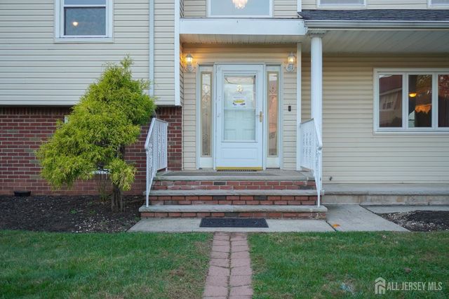 3 E Charles Court, Edison, NJ 08820