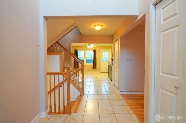 3 E Charles Court, Edison, NJ 08820