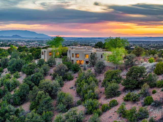 148 Barranca Road, Santa Fe, NM 87501