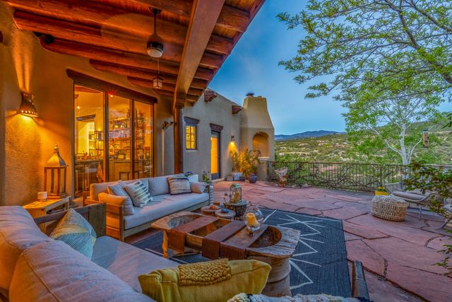 148 Barranca Road, Santa Fe, NM 87501