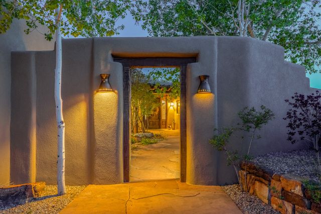 148 Barranca Road, Santa Fe, NM 87501