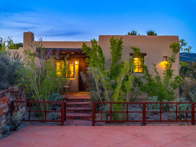 148 Barranca Road, Santa Fe, NM 87501