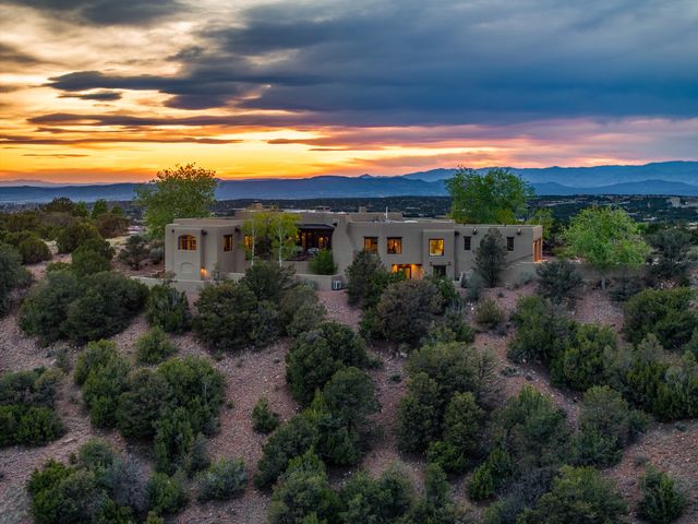 148 Barranca Road, Santa Fe, NM 87501