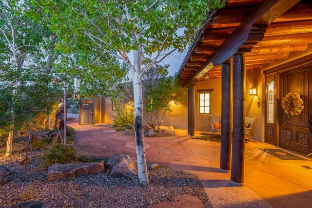 148 Barranca Road, Santa Fe, NM 87501