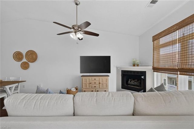 2325 W Great Neck Rd Apt 203, Virginia Beach, VA 23451