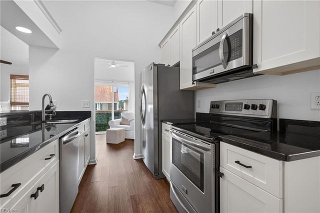 2325 W Great Neck Rd Apt 203, Virginia Beach, VA 23451