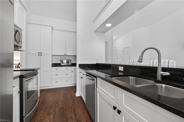 2325 W Great Neck Rd Apt 203, Virginia Beach, VA 23451