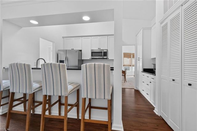 2325 W Great Neck Rd Apt 203, Virginia Beach, VA 23451