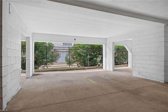 2325 W Great Neck Rd Apt 203, Virginia Beach, VA 23451