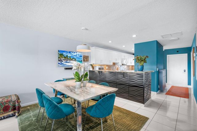 1540 NW 18th Avenue 203, Delray Beach, FL 33445