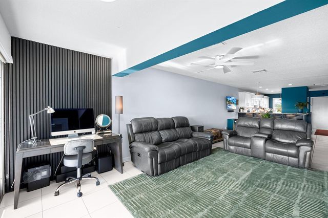 1540 NW 18th Avenue 203, Delray Beach, FL 33445