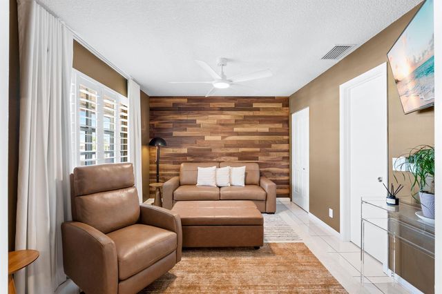 1540 NW 18th Avenue 203, Delray Beach, FL 33445