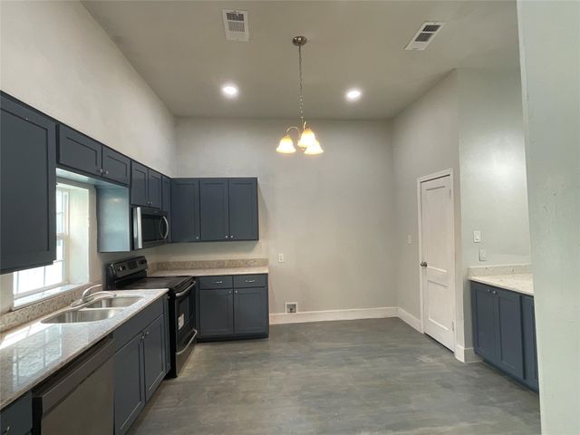 207 College Street, Chico, TX 76431