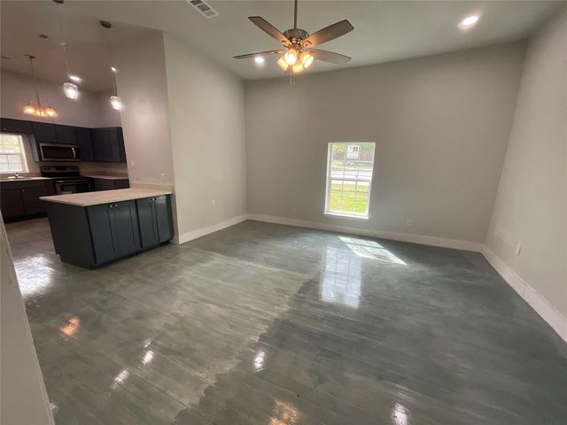 207 College Street, Chico, TX 76431