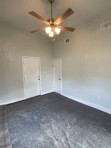 207 College Street, Chico, TX 76431