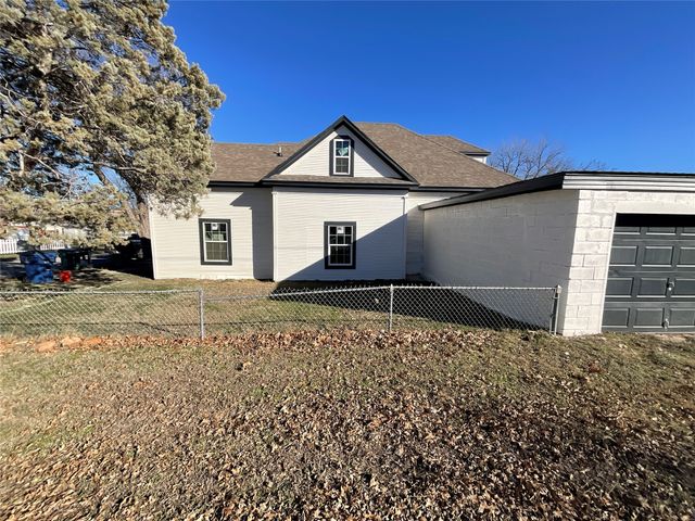 207 College Street, Chico, TX 76431